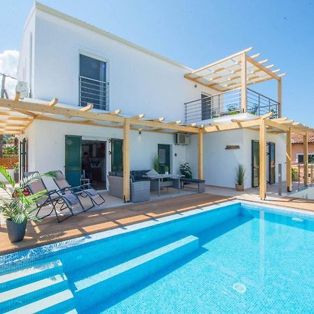 Acharavi Beach Villa ภายนอก รูปภาพ