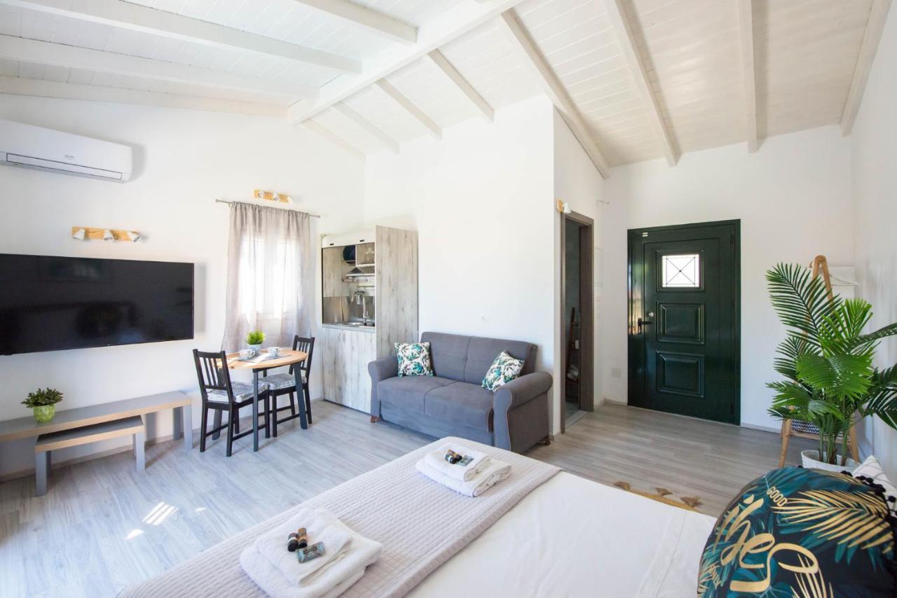 Acharavi Beach Villa ภายนอก รูปภาพ