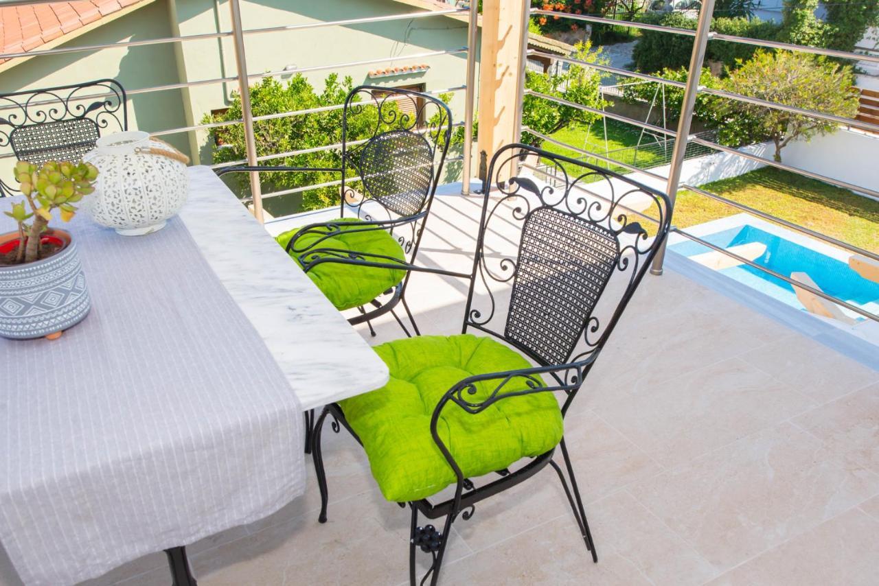 Acharavi Beach Villa ภายนอก รูปภาพ