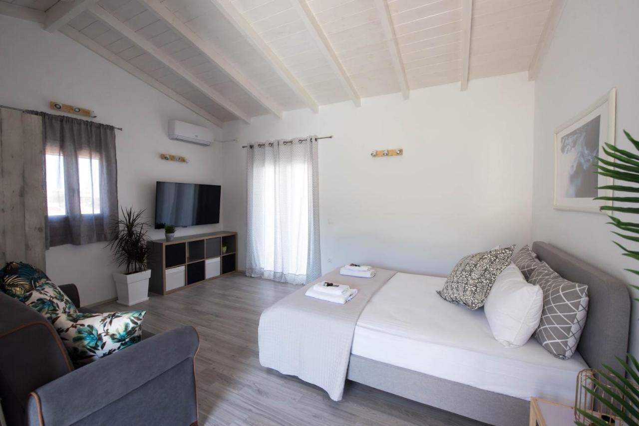 Acharavi Beach Villa ภายนอก รูปภาพ